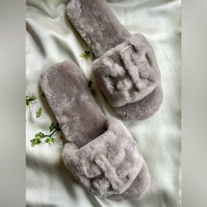 Tory Burch Double T Shearling Calf Leather Slides Size 8.5 Gray Heron/Gold